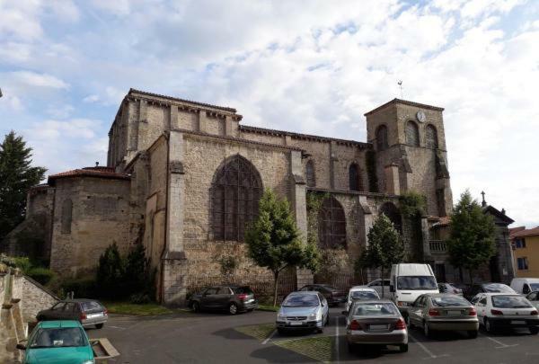 Le Medieval Thiers Exteriör bild