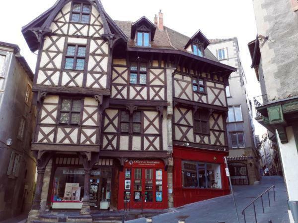 Le Medieval Thiers Exteriör bild